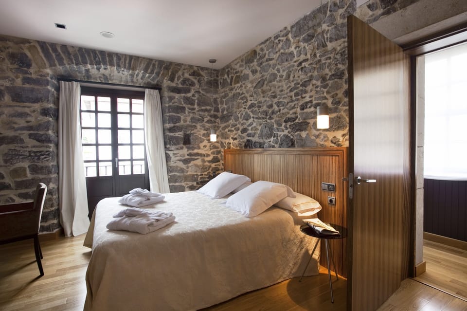Double or Twin Room | Minibar, in-room safe, desk, blackout drapes