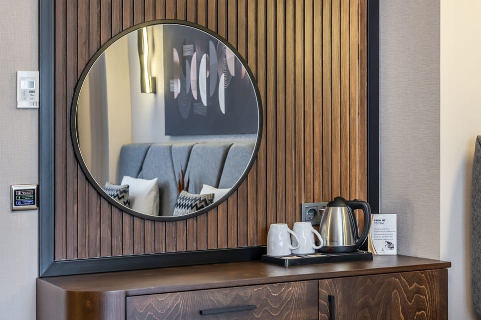 Deluxe Twin Room | 1 bedroom, minibar, in-room safe, desk