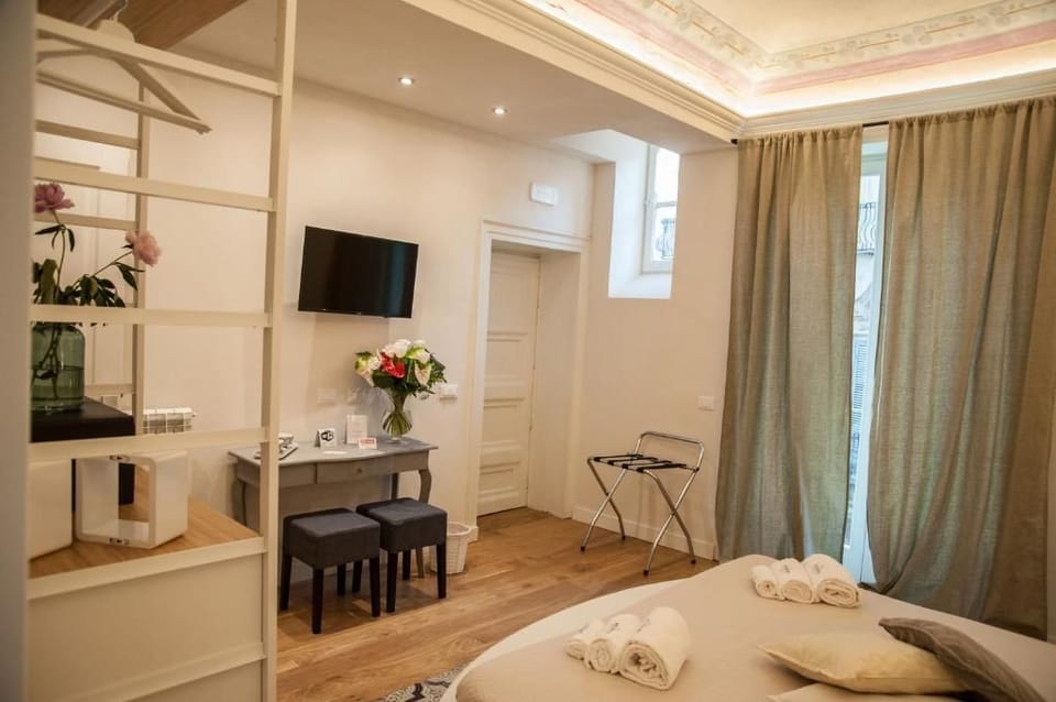 Double Room, 1 King Bed (1) | Premium bedding, minibar, in-room safe, desk