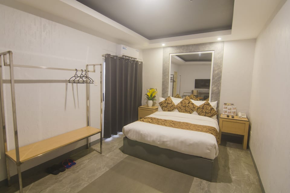 Deluxe Double Room | Desk, WiFi (free), bed sheets