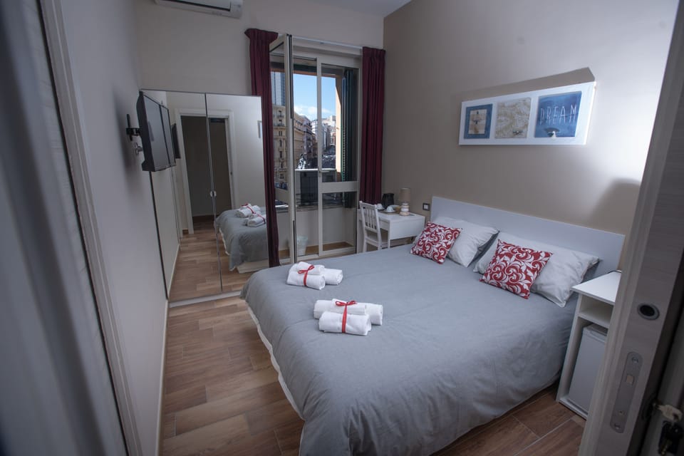 City Room | Memory foam beds, minibar, individually decorated, desk