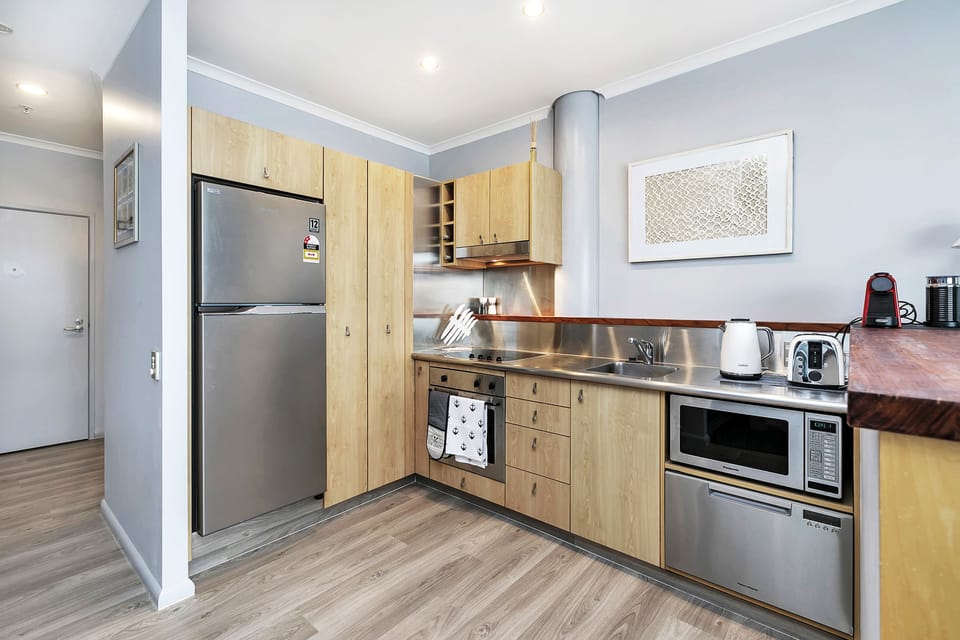 Deluxe Apartment, 1 Bedroom | Private kitchen | Full-size fridge, microwave, oven, stovetop