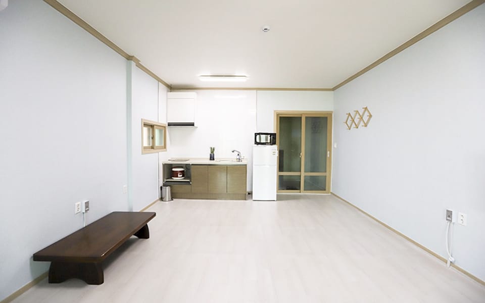 Ondol Room | Laptop workspace, blackout drapes, WiFi (free), bed sheets