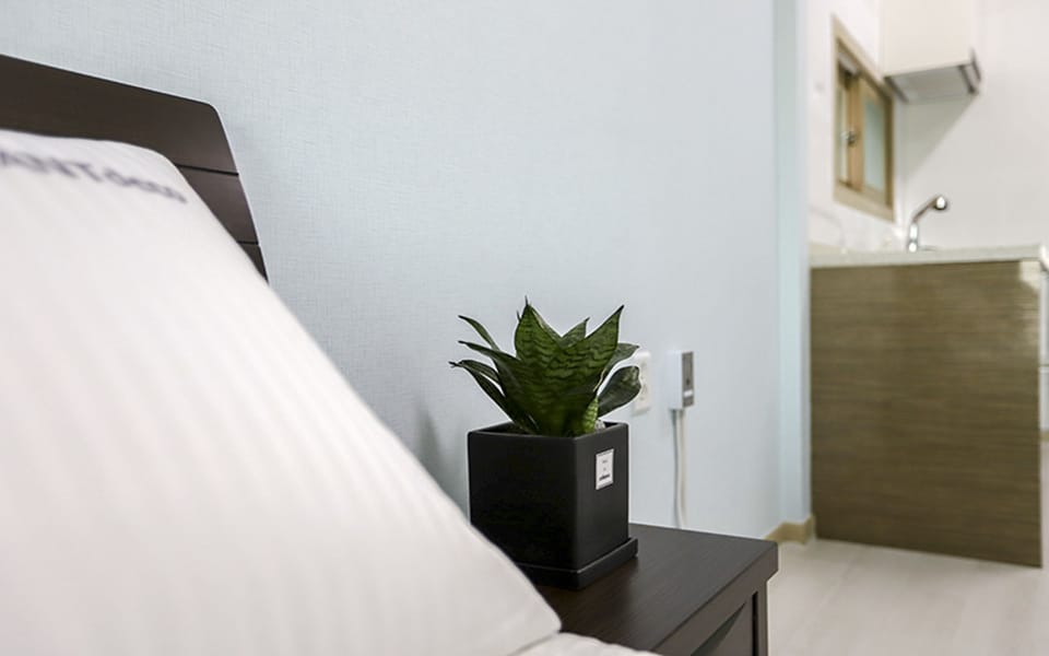 Ondol Room | Laptop workspace, blackout drapes, WiFi (free), bed sheets