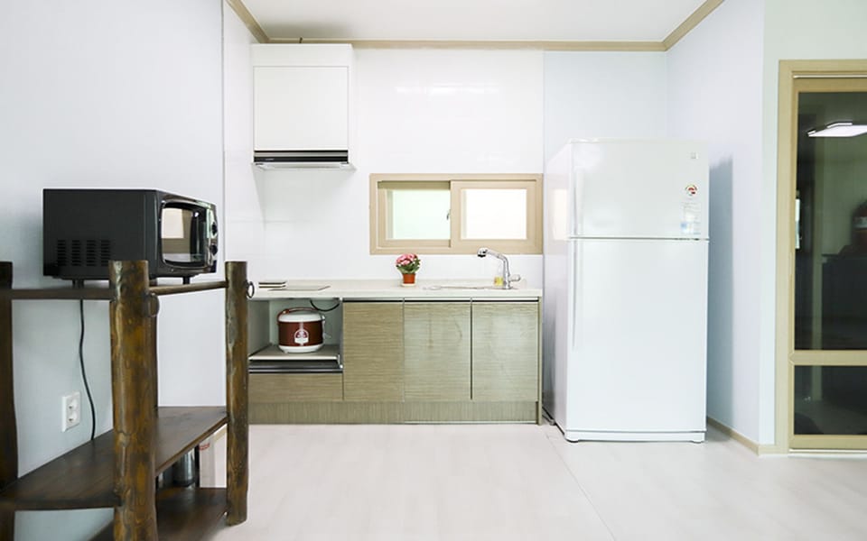 Family Room | Private kitchenette | Fridge, microwave, stovetop, electric kettle
