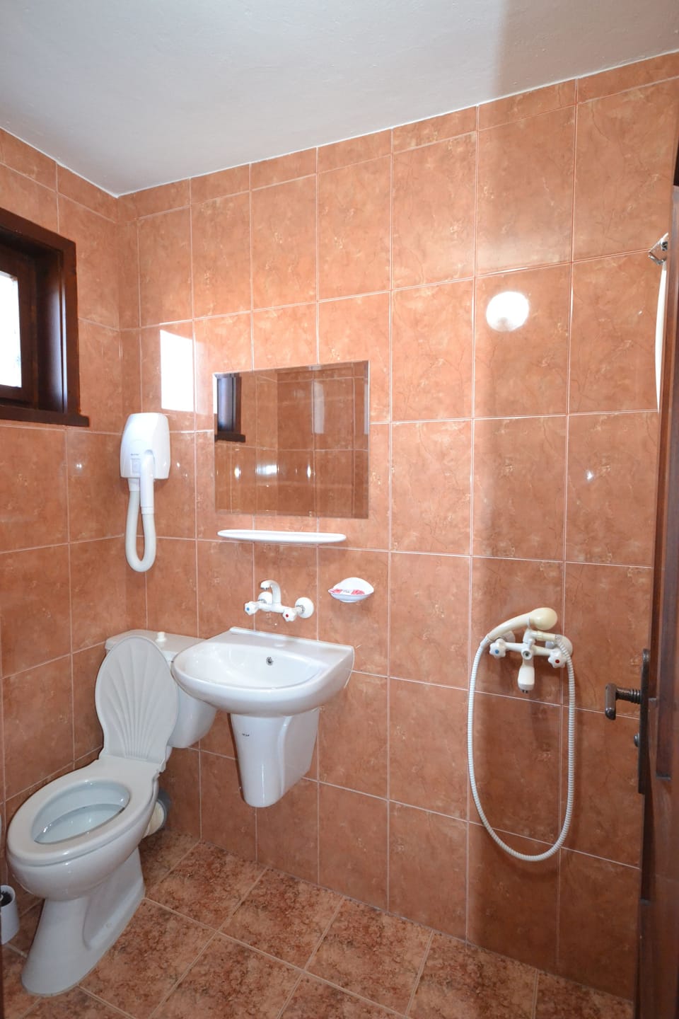 Economy Single Room | Desk, iron/ironing board, free WiFi, bed sheets