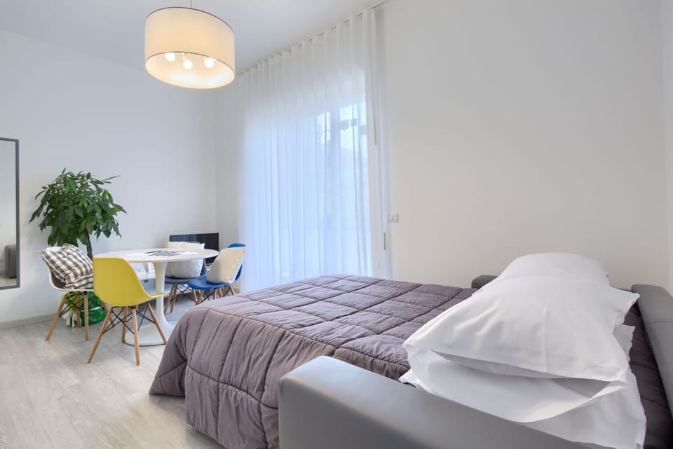 Suite, Balcony | Minibar, desk, blackout drapes, soundproofing