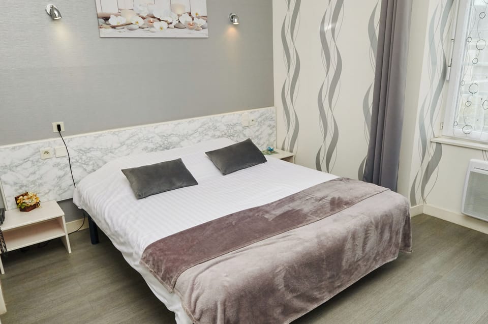 Standard Double Room | Hypo-allergenic bedding, desk, blackout drapes, soundproofing