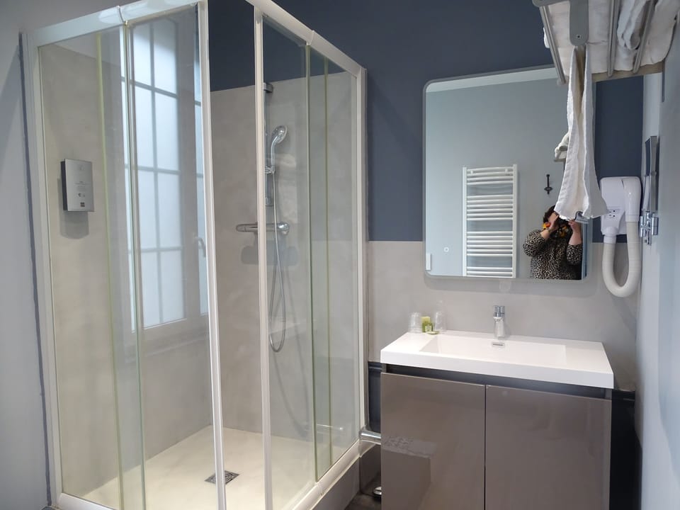 Superior Double Room | Bathroom | Hair dryer, towels
