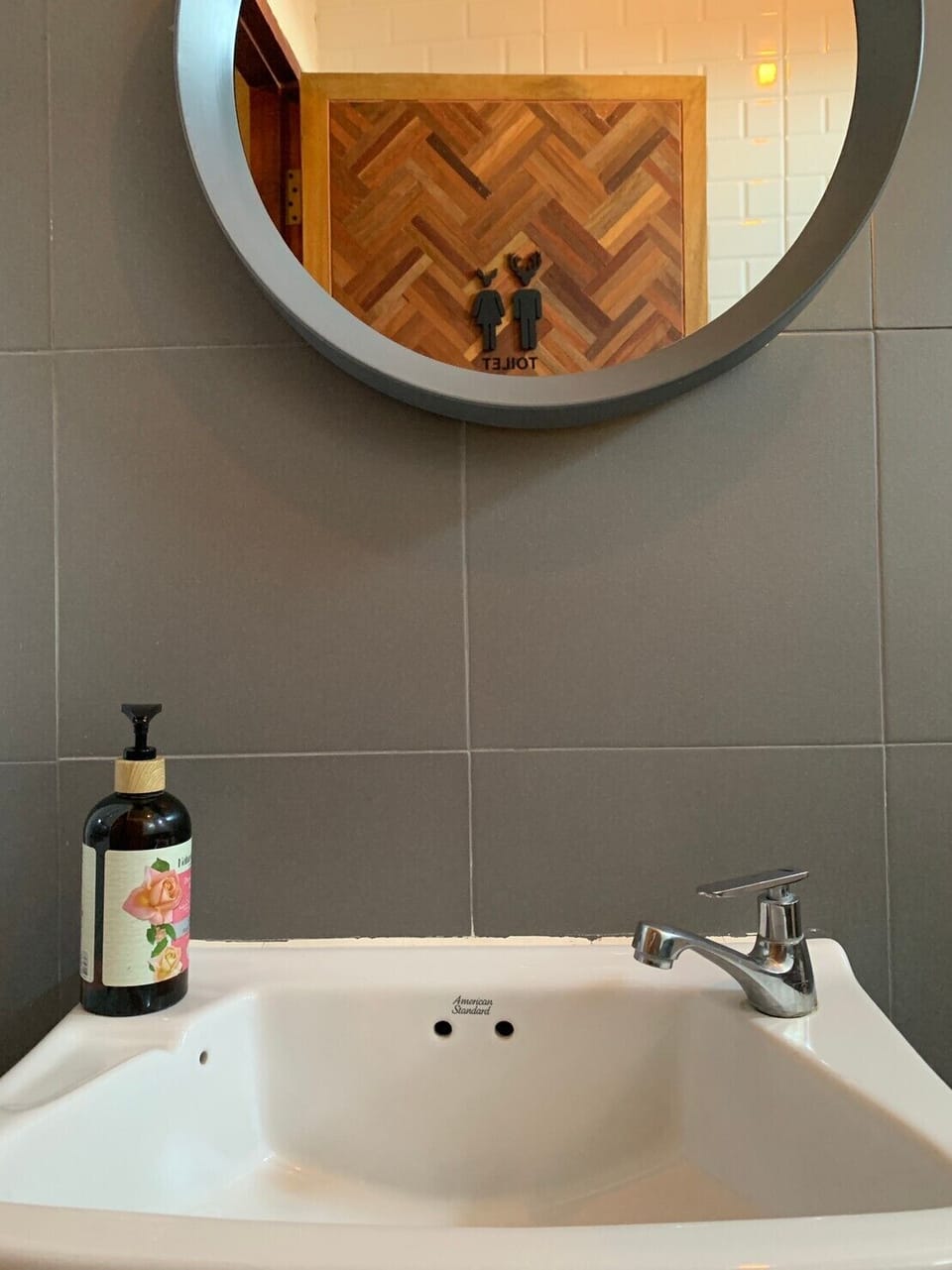 Shower, free toiletries, hair dryer, bidet