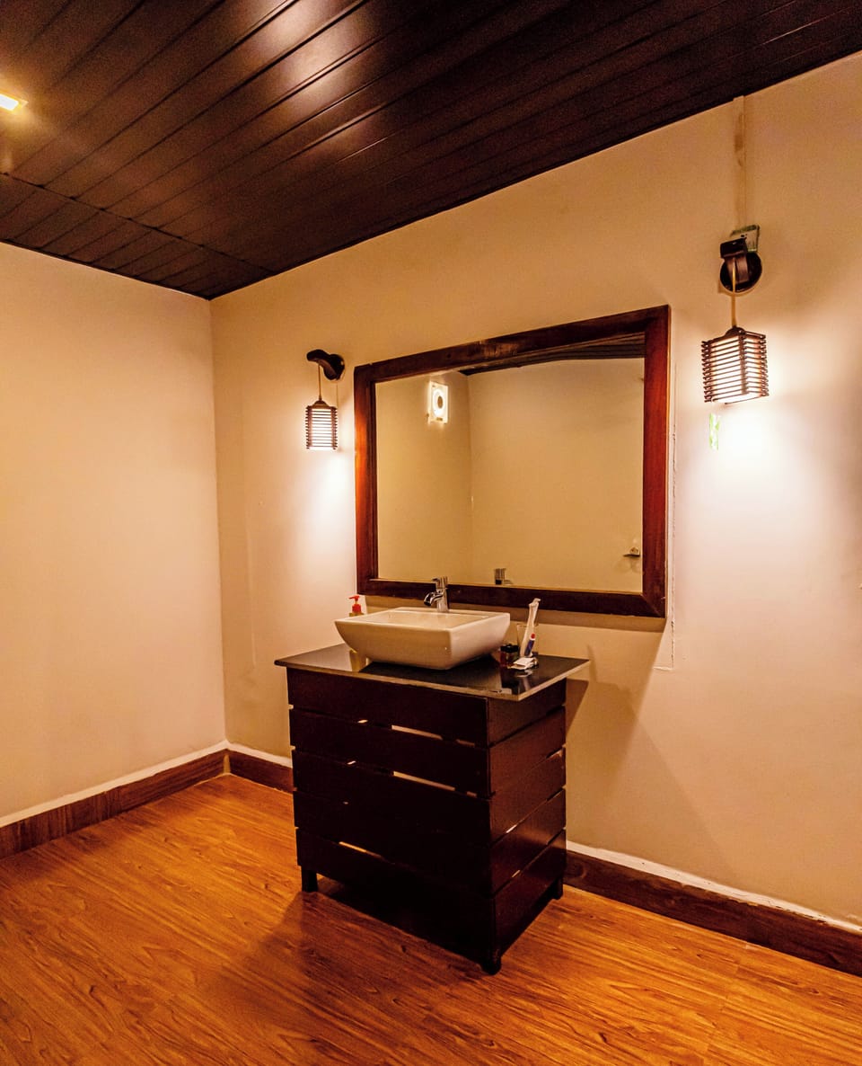 1 bedroom, desk, laptop workspace, free WiFi