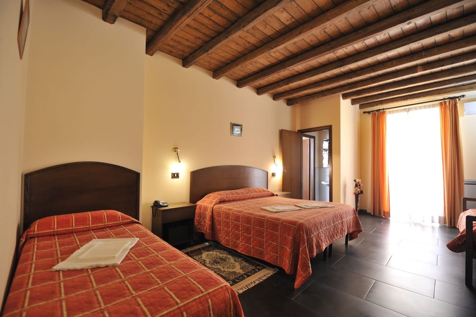 Quadruple Room | 1 bedroom, Egyptian cotton sheets, minibar, in-room safe