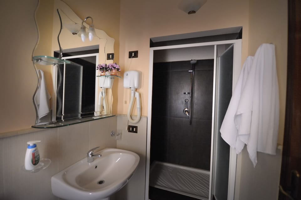 Quadruple Room | 1 bedroom, Egyptian cotton sheets, minibar, in-room safe