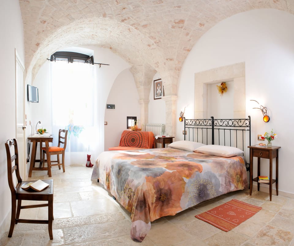 Double Room | Desk, cribs/infant beds, rollaway beds, wheelchair access
