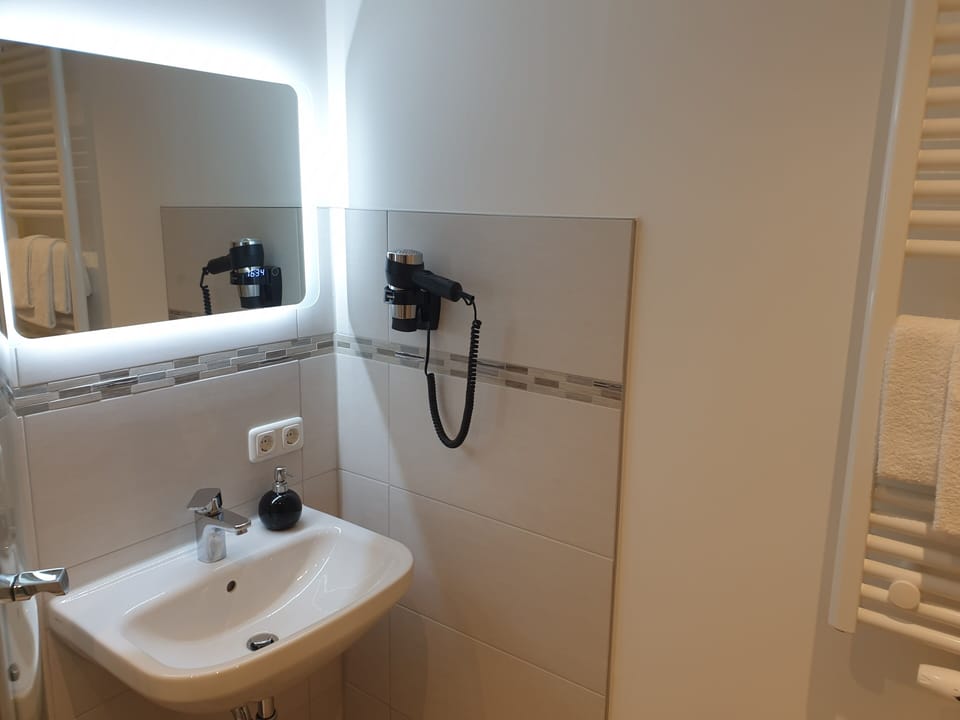 Shower, towels