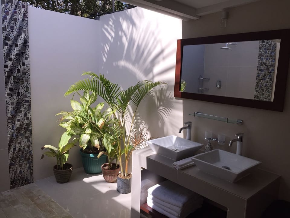 Family Room | Bathroom sink