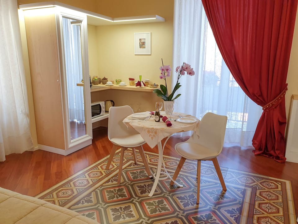 Deluxe Double or Twin Room | Pillowtop beds, free minibar, in-room safe, individually decorated