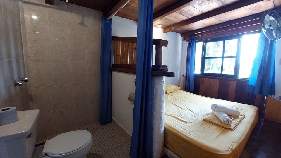 Basic Double Room | Bathroom | Towels