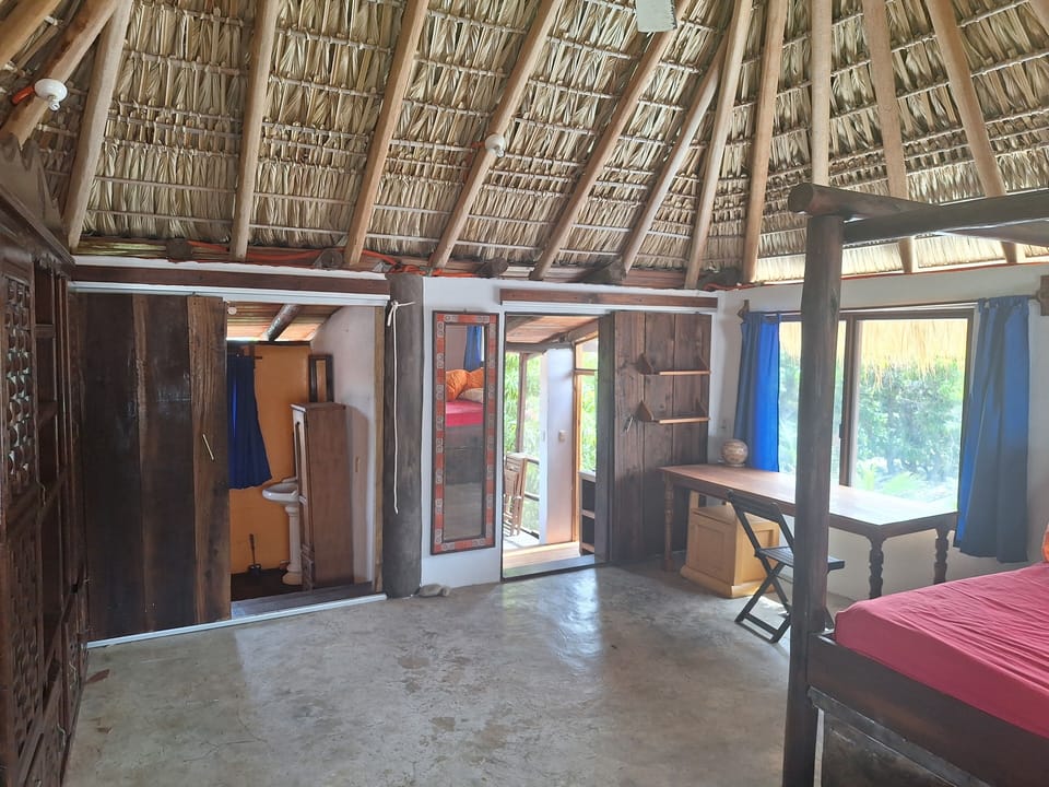 Romantic Apartment | In-room safe, free WiFi, bed sheets