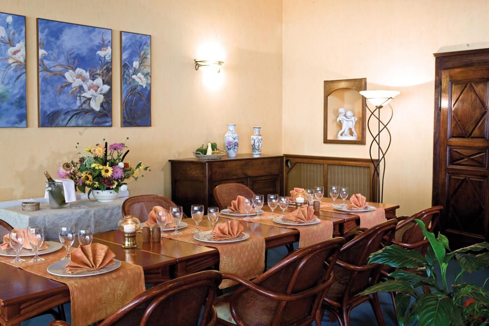 Lunch and dinner served, French cuisine