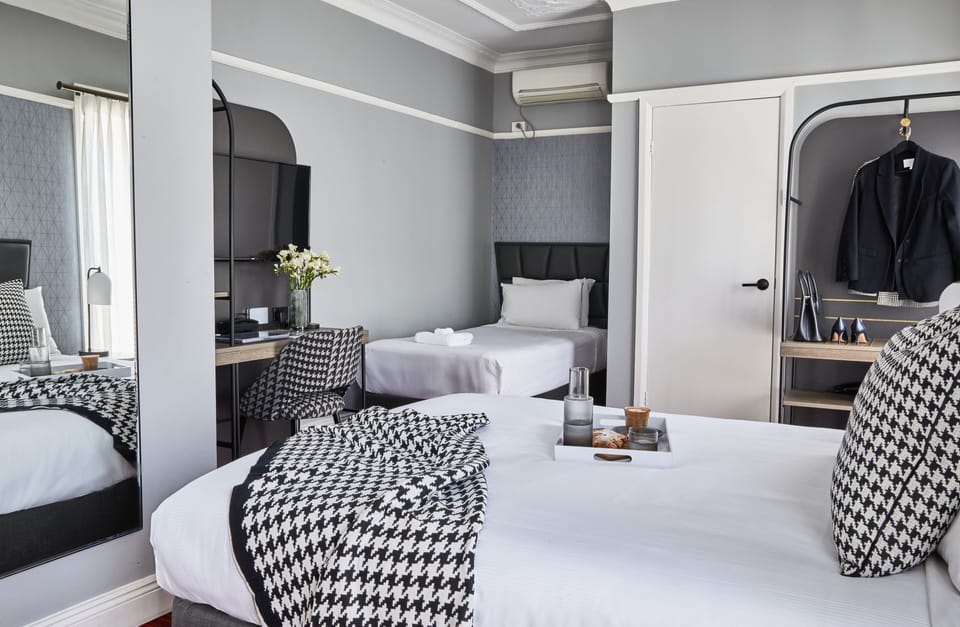 Springfield Suite | Desk, laptop workspace, blackout drapes, free WiFi