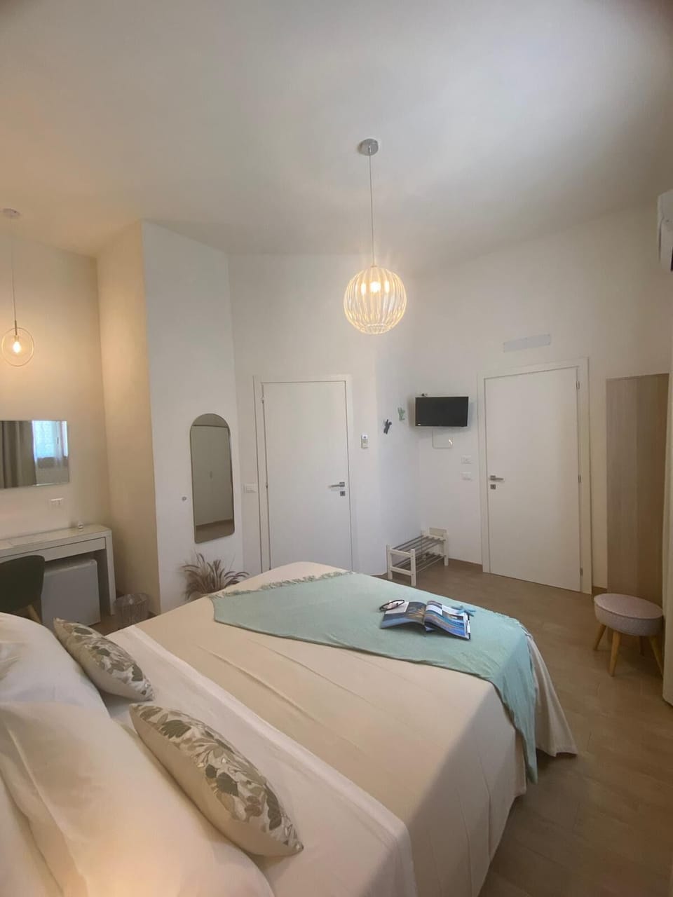 Comfort Double Room | Minibar, desk, blackout drapes, cribs/infant beds