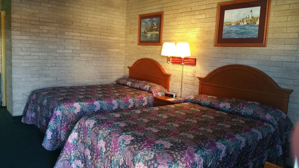 Classic Room, 2 Double Beds, Non Smoking | Desk, free WiFi