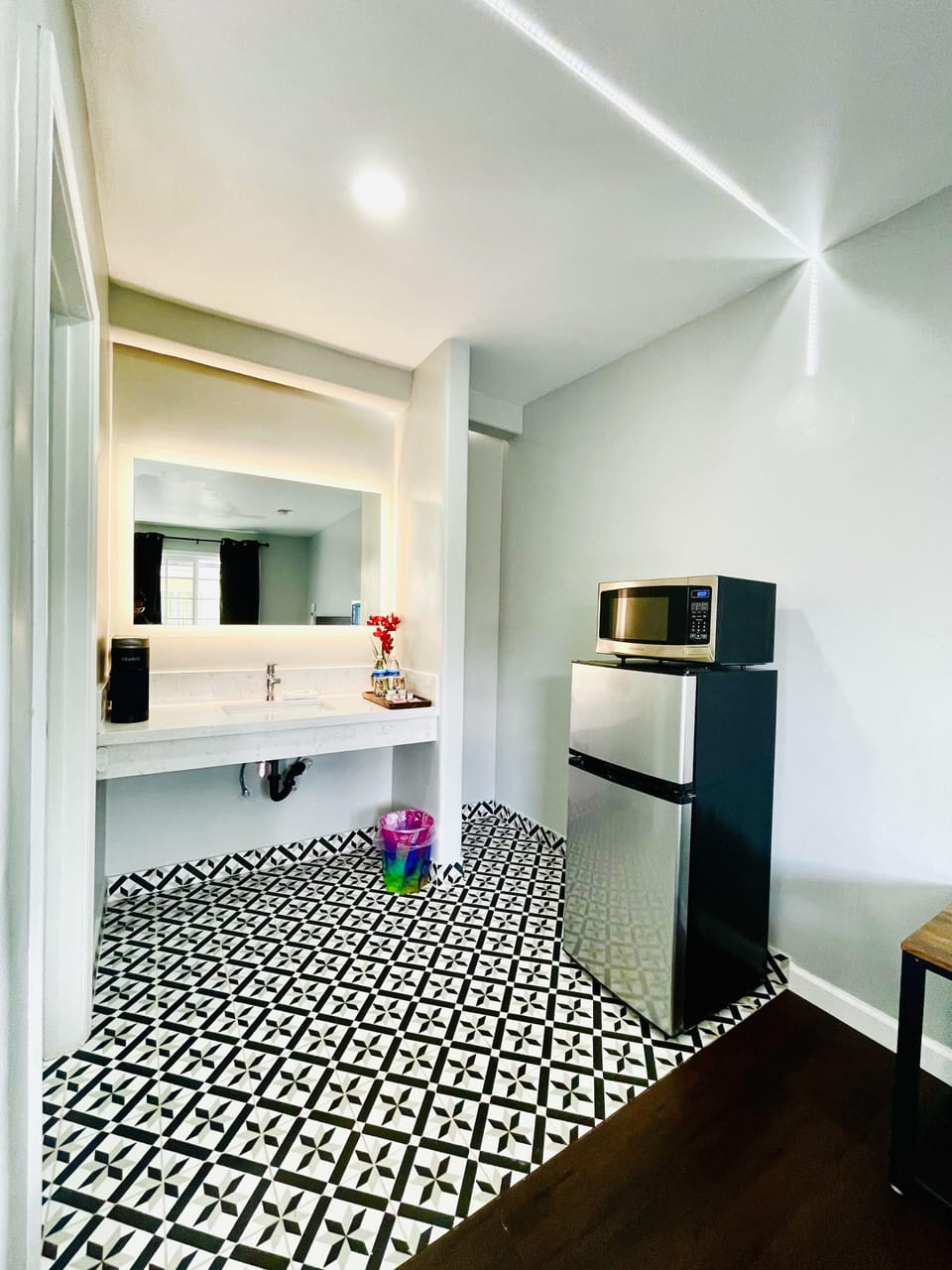 Desk, free WiFi, bed sheets