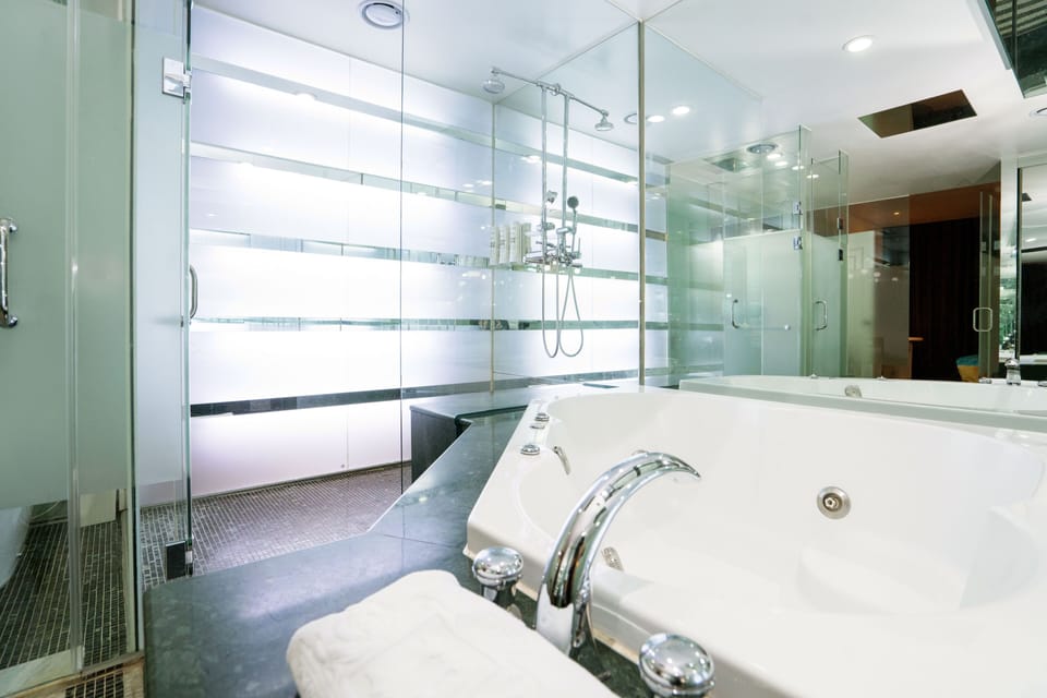 King Suite - 2 Free Welcome Drinks Included | Bathroom | Hair dryer, bathrobes, slippers, bidet