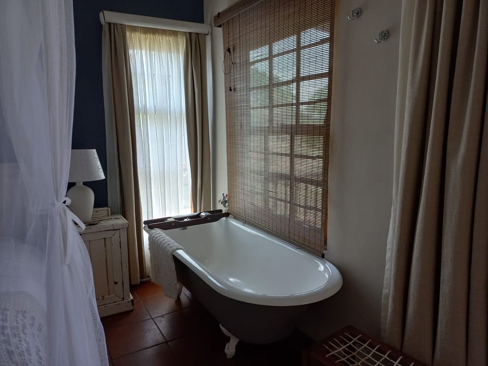 Wakkerst room Villager Self-Catering Suite for 2 | Bathroom | Free toiletries, hair dryer, towels