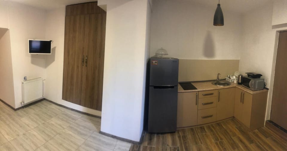 Oven, stovetop, coffee/tea maker, electric kettle