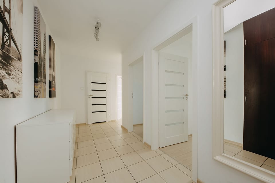 Apartment, Multiple Beds, Non Smoking, Courtyard View | Living area | LCD TV