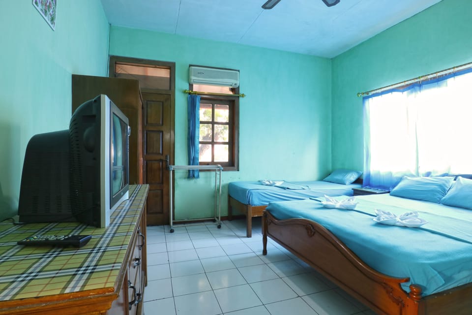 Family Room (2nd Floor) | Desk, free WiFi, bed sheets