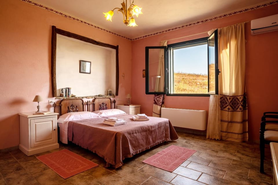 Desk, blackout drapes, free WiFi, bed sheets