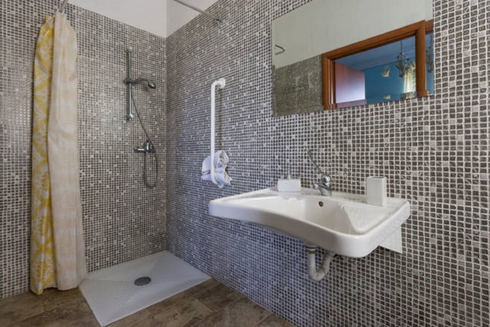 Double or Twin Room | Bathroom | Shower, hair dryer, bidet, towels