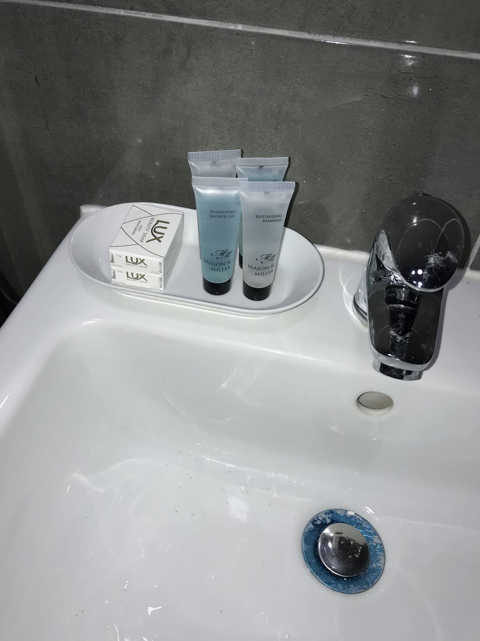 Shower, free toiletries, towels