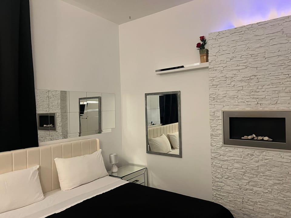 Deluxe Double Room, 1 Double Bed, Sea View, Sea Facing | Blackout drapes, iron/ironing board, cribs/infant beds, free WiFi