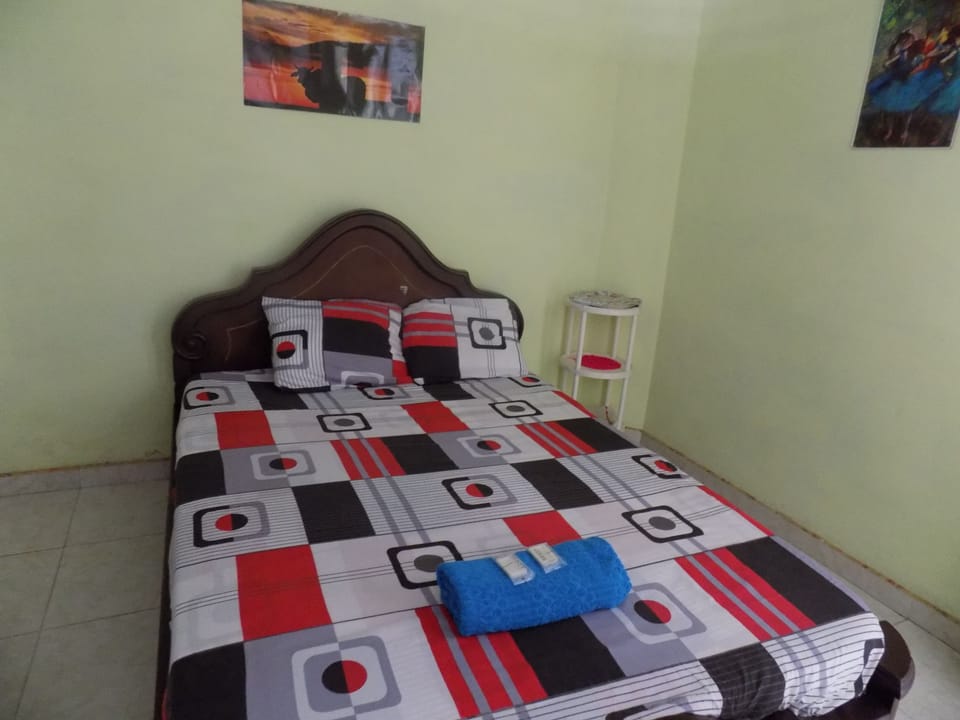 Basic Double Room, 1 Double Bed, Non Smoking | Free WiFi, bed sheets