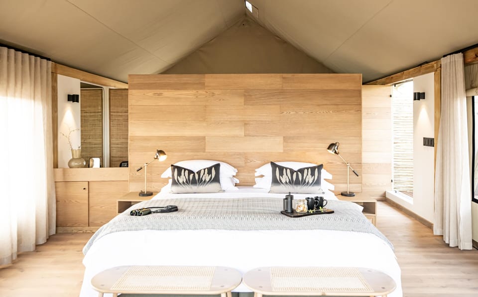 Premium bedding, Tempur-Pedic beds, minibar (free items), desk