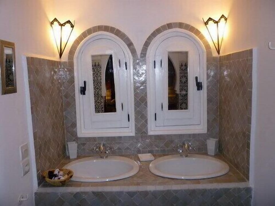 Double or Twin Room | Bathroom sink