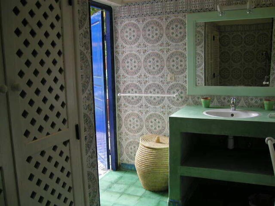 Double Room | Bathroom | Shower, free toiletries, hair dryer, bathrobes
