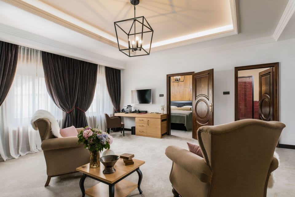 Premium Suite | Egyptian cotton sheets, premium bedding, memory foam beds, minibar
