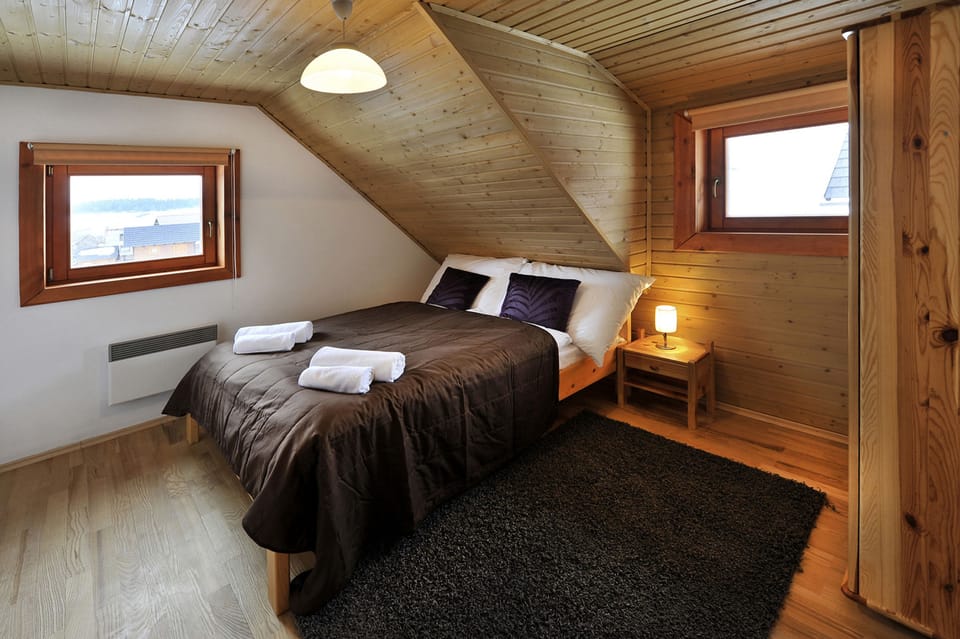 Chalet, 3 Bedrooms, Kitchen, Garden View | In-room safe, desk, free WiFi, bed sheets