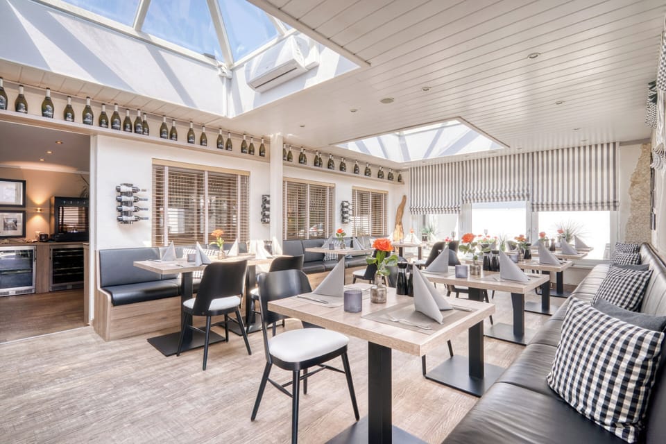 2 restaurants, breakfast, lunch, dinner served; Regional cuisine