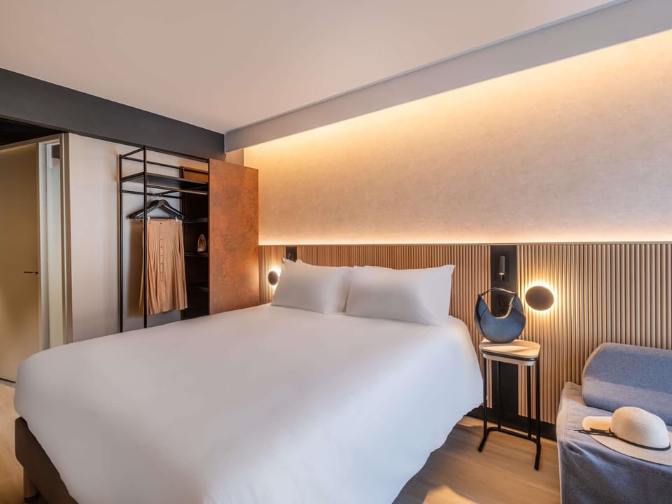 Executive Room, 1 Double Bed with Sofa bed | Premium bedding, in-room safe, individually decorated, desk