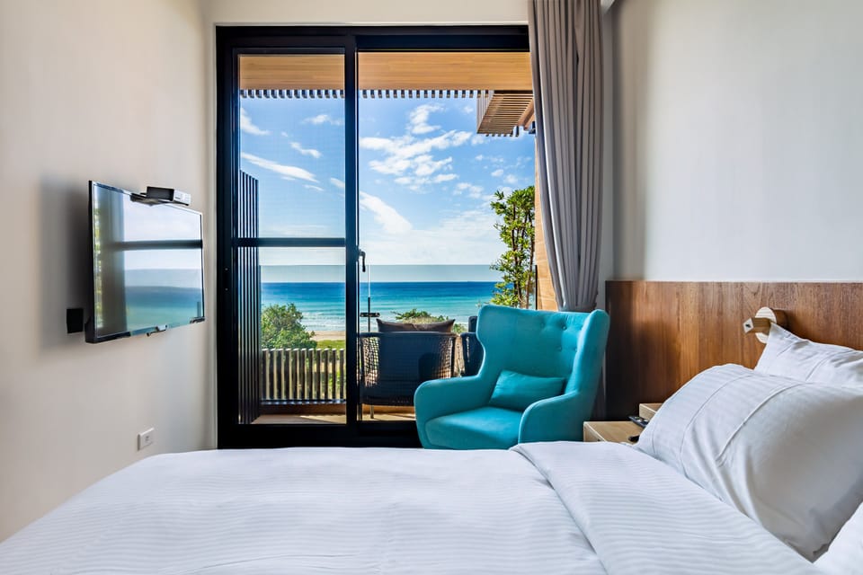 Superior Double Room, Bathtub, Sea View | Desk, soundproofing, free WiFi, bed sheets