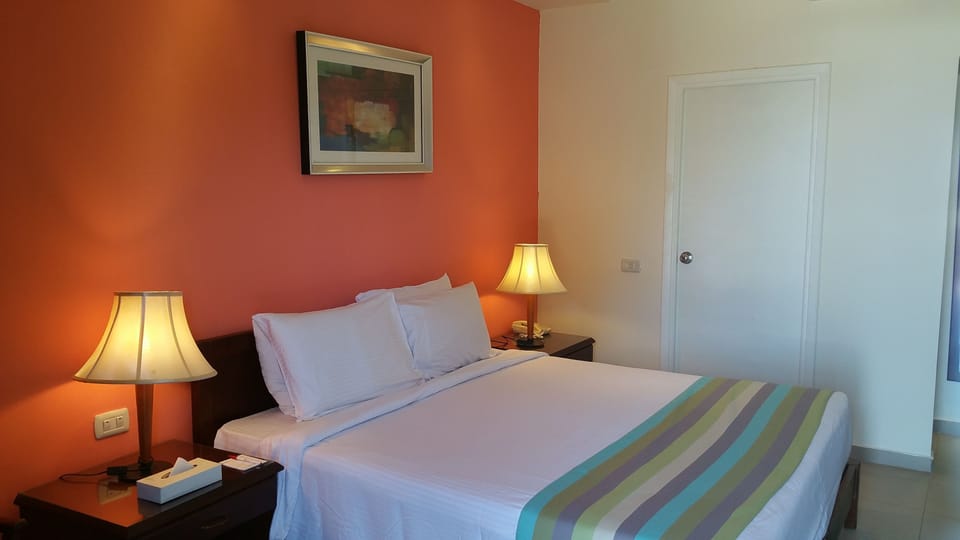 Classic Bungalow, Sea View | 1 bedroom, in-room safe, desk, blackout drapes