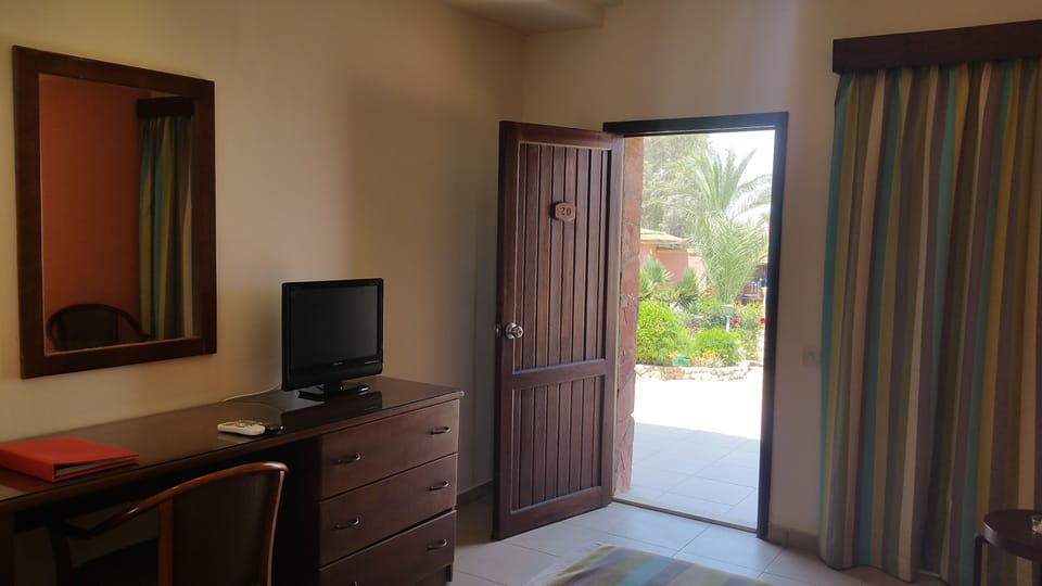 Classic Bungalow, Sea View | Bathroom | Shower, bathrobes, slippers, towels