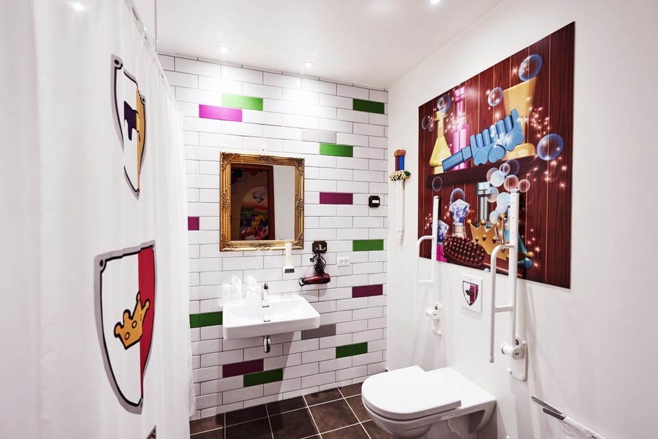 Superior Princess' Room | Bathroom | Shower, free toiletries, hair dryer, towels