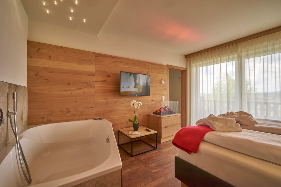 Business Studio, 1 Bedroom, Bathtub, Mountain View (Cox Ponoma) | Hypo-allergenic bedding, in-room safe, desk, blackout drapes
